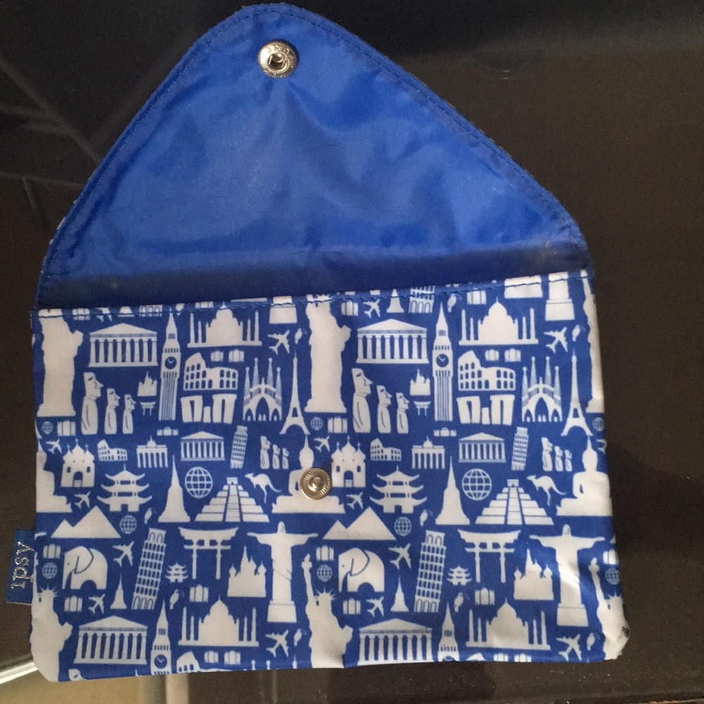 Ipsy bag - Picture 2 of 2